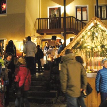 Weihnachtsflohmarkt am Holunderhof